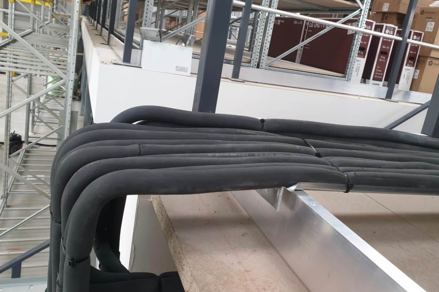 Air conditioning cabling outside